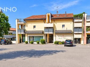 Locale Commerciale in vendita a Resana